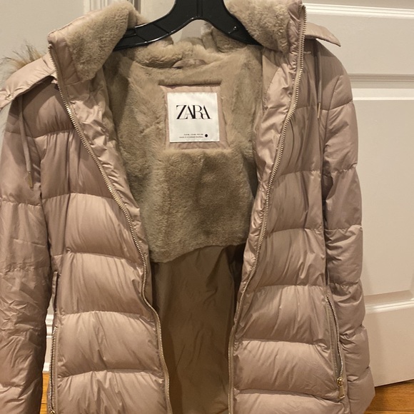Zara puffer faux fur lined removable hat. Faux fur lined lined inside. - Picture 3 of 3